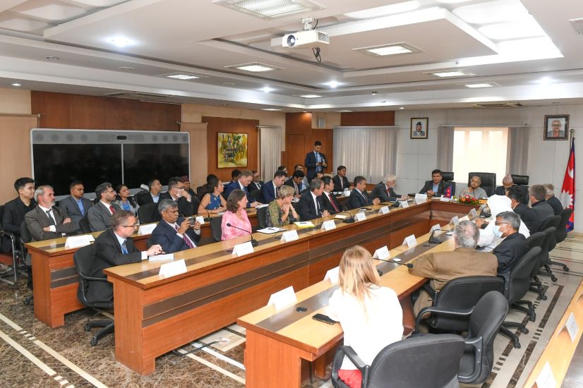 निष्पक्ष निर्वाचन गराएर जननिर्वाचित सरकारलाई सत्ता हस्तान्तरण गर्ने प्रतिबद्धता