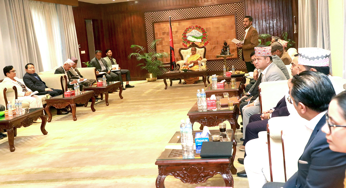 प्रधानमन्त्रीको आह्वानमा बालुवाटारमा सर्वदलीय बैठक