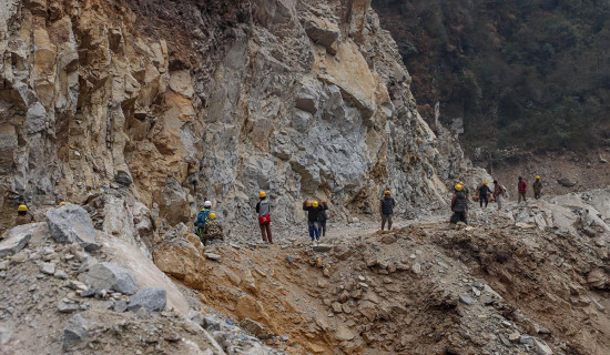 किमाथाङ्का जोड्ने सडक