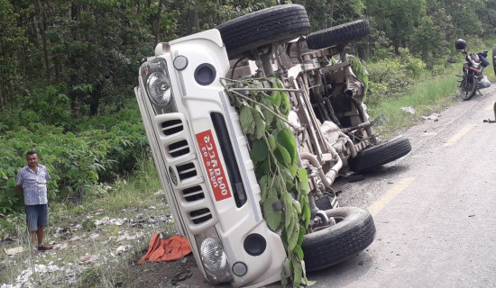 बस र ट्याङकर ठोक्किँदा दुई घाइते