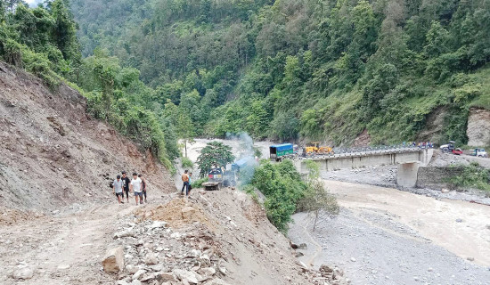 दुई सातापछि चाँगे-दोभान सडकमा यातायात चल्यो