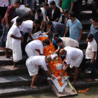 सीताको अन्त्येष्टिमा पशुपतिमा शुभचिन्तकहरूको भीड