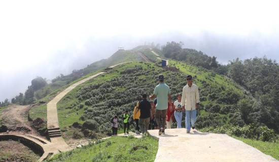 हतुवागढीमा पदमार्ग निर्माण गरिँदै