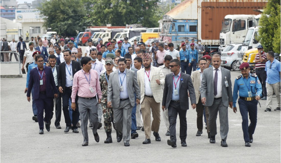 सुन प्रकरणबारे बुझ्न गृहमन्त्री श्रेष्ठ भन्सार कार्यालयमा