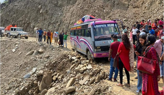 सधैँ सताइरहने दब्ल्लाङको पहिरो