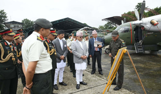 उपप्रधानमन्त्री खड्का सेनाको मध्य एयर वेशको भ्रमणमा