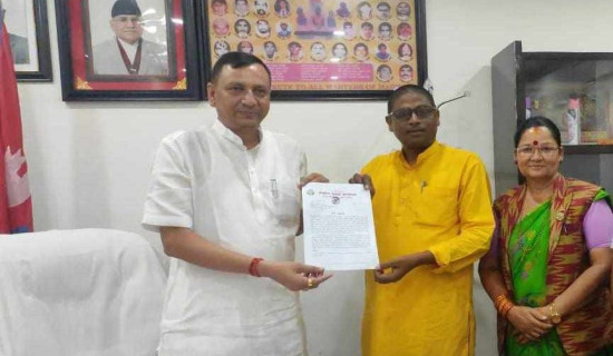 सुख्खा क्षेत्र घोषणाको माग गर्दै मुख्यमन्त्रीलाई ज्ञापनपत्र