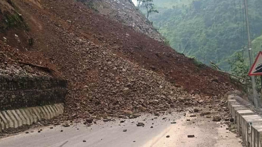 सडक भासिँदा पृथ्वीराजमार्ग अवरुद्ध