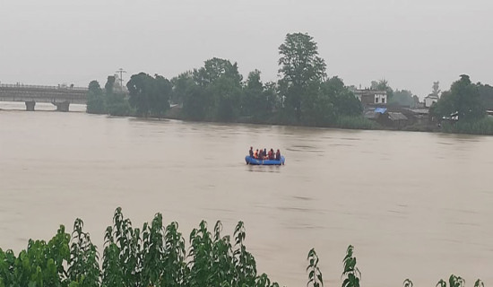 सडक अवरुद्ध, तीन जना बेपत्ता
