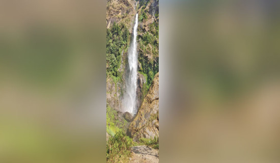 ओझेलमा छ्योतछ्योत झरना