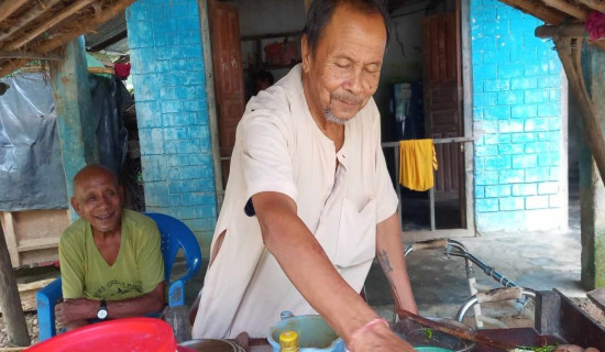 चौरासी वर्षीय पावेको पहिचान बन्यो ‘चना चटपटे बा’