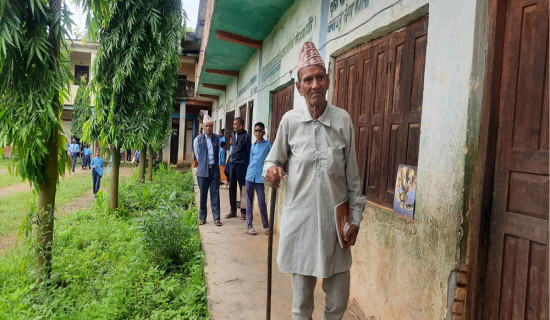 नब्बे वर्षीय डाँगीलाई विद्यालय जान उमेरले छेकेन