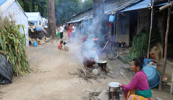 हुप्सेकोटका पहिरो विस्थापित अस्थायी शिविरमा