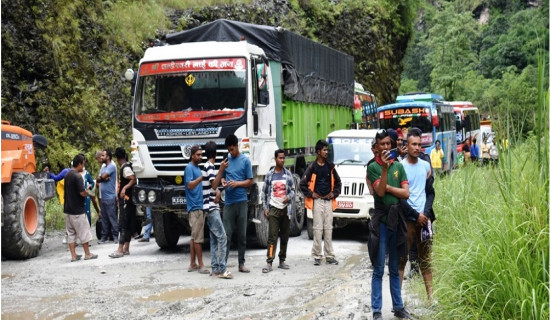 पाँच दिनदेखि अवरुद्ध दाना खण्डमा यातायात सञ्चालनमा