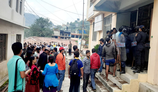 गुल्मी अस्पतालमा बालिकाको मृत्युपछि तनाव