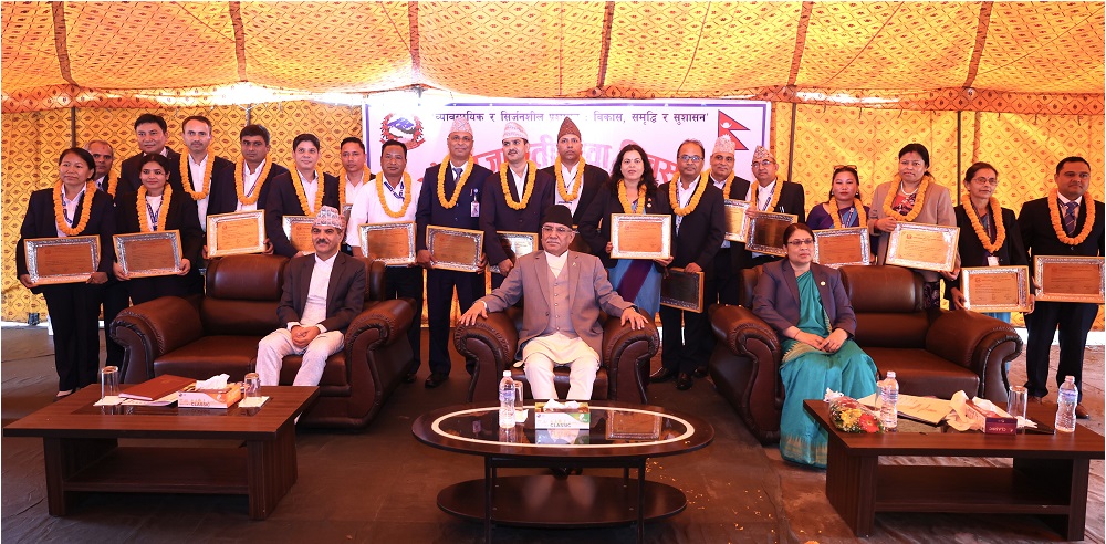 यी हुन् निजामती सेवा दिवसमा पुरस्कृत हुने ४० कर्मचारी (नामावलीसहित)