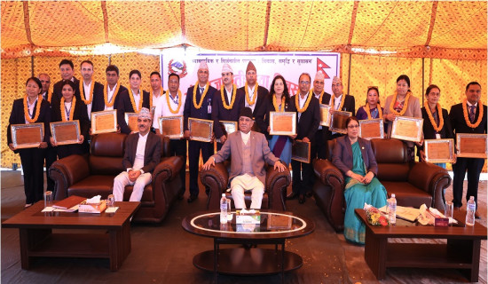 यी हुन् निजामती सेवा दिवसमा पुरस्कृत हुने ४० कर्मचारी (नामावलीसहित)