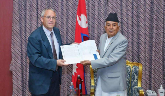 इजरायलद्वारा बीपीको दुर्लभ भाषण राष्ट्रपतिलाई उपहार