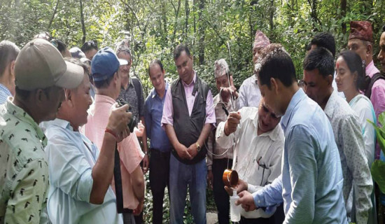 कर्णालीवासीले पिउँछन् दूषित पानी