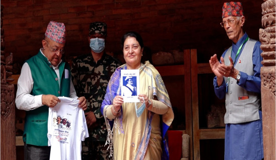 पूर्वराष्ट्रपति भण्डारीद्वारा काजी तुलाराम पाँडे र कपर्दार भोटु पाँडे श्रद्धाञ्जली पुस्तिका विमोचन