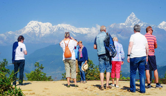 नौ महिनामा भित्रिए आठ लाख पर्यटक