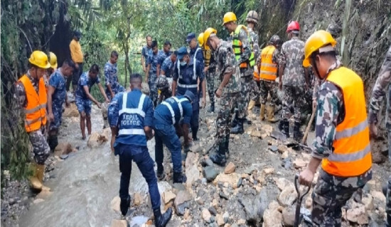 बाढीले बेपत्ता भएकाको तीन दिनदेखि खोजी जारी