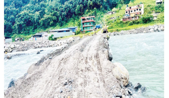ह्युमपाइप राखेर सवारीसाधन आउजाउ