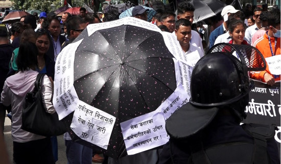 २० बुँदे मागसहित स्थानीय तहका कर्मचारी छैटौं दिन पनि आन्दोलित