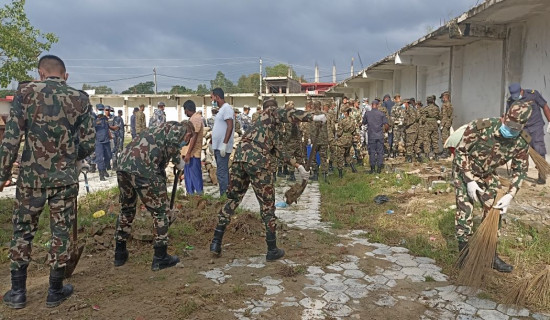 सेना र प्रहरीले गरे छिन्नमस्ता मन्दिरको सरसफाइ