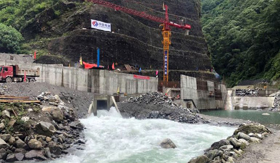 नयाँ ‘हेडवर्क’ एक किलोमिटर सार्नुपर्ने