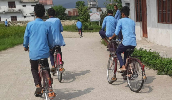 ११५ विद्यार्थीलाई साइकल सहयोग