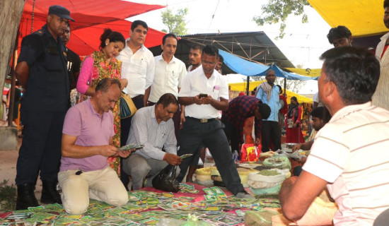 बजार अनुगमनका क्रममा नियम विपरीतका ढक बरामद