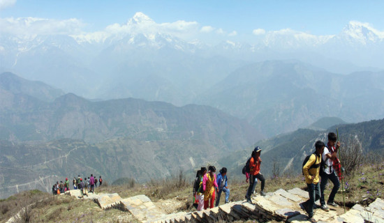 श्रमदान जुटाएर पदमार्ग निर्माण सुरु