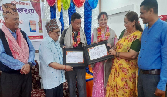 बाँकेका दुई वरिष्ठ स्रष्टा सम्मानित