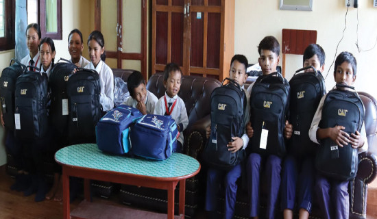 विद्यालयमा पढ्न पाउँदा उत्साहित