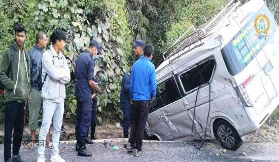 इलेक्ट्रिक गाडी दुर्घटना हुँदा एकको मृत्यु,  आठ जना  घाइते