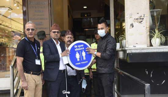 विभिन्न स्थानमा निःशुल्क शौचालय सञ्चालन तथा सफाइ सामाग्री वितरण