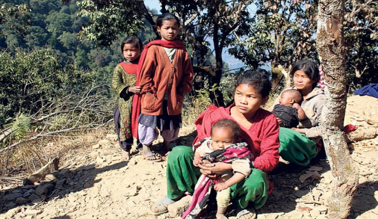 ऋण काढेर दसैँ मनाउँदै चेपाङ समुदाय