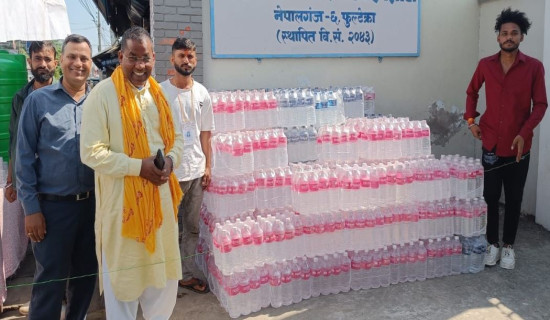 मूर्ति विसर्जनमा सहभागी भक्तजनलाई निःशुल्क पानी