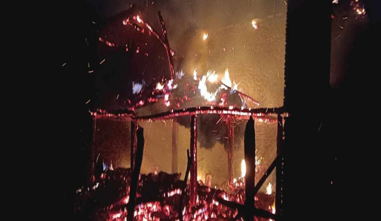 बङ्गालोमा आगलागी पाँच लाखको क्षति