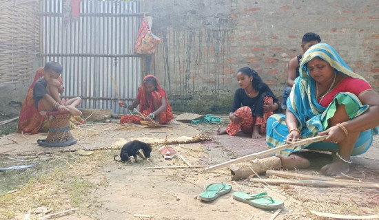 बिन र डोम समुदाय चाडपर्वलक्षित सामान बनाउन व्यस्त