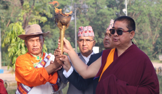 लुम्बिनीबाट सगरमाथा आधार शिविर लगियो शान्ति दीप