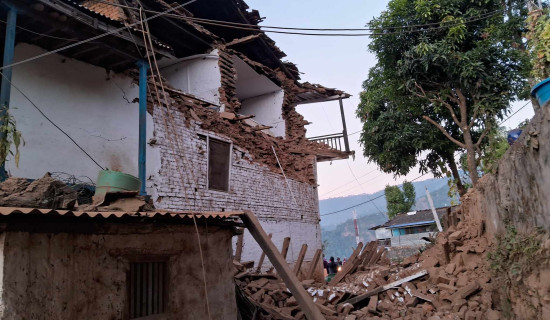 भूकम्प पीडितलाई डोटीका दुई स्थानीय तहको आर्थिक सहयोग