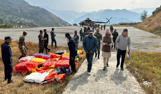 १२ सय परिवारलाई पुग्ने त्रिपाल लिएर रूकुममा उपप्रधानमन्त्री खड्का