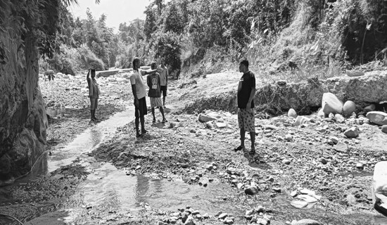 कुलो मर्मत नहुँदा खेत बाँझै