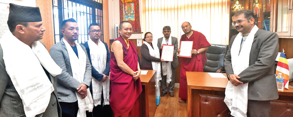 हङकङमा बौद्ध शिक्षा अध्यापन गराउँदै केयु