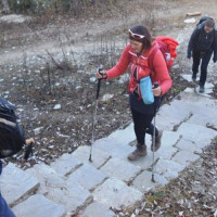 सडकले पदमार्ग मासिएपछि धुलो र धुवाँले पर्यटकलाई सास्ती