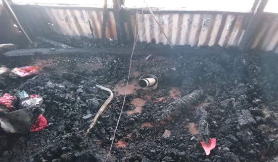 विद्युत सर्ट भई आगलागी हुँदा नेपालीको घर जलेर नस्ट