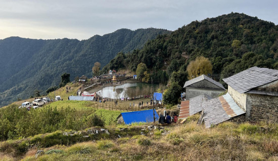 पर्यटकीय क्षेत्र गाजाको दह पुग्ने सडकको दुरावस्था