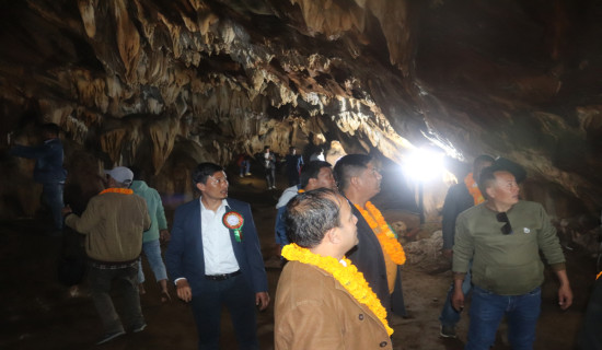 पर्यटकको पर्खाइमा गुप्तेश्वर गुफा (फोटो फिचर)
